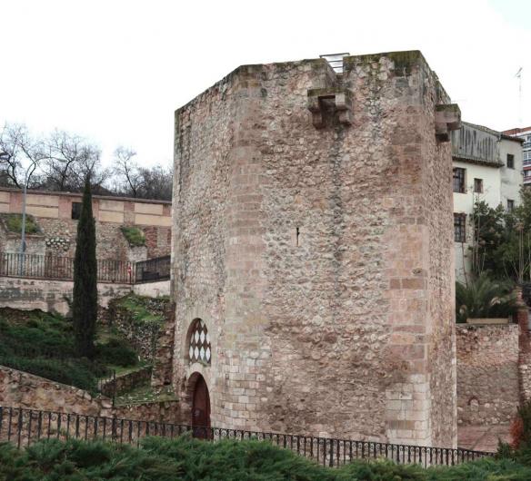 Resultado de imagen de muralla medieval guadalajara